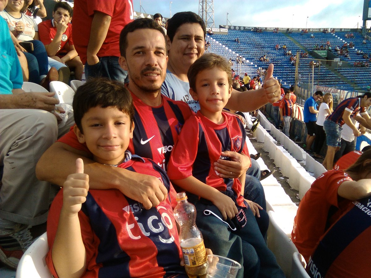 Gabriel18297682's tweet photo. En familia a ver al ciclón https://t.co/Cp6OY6SNxR