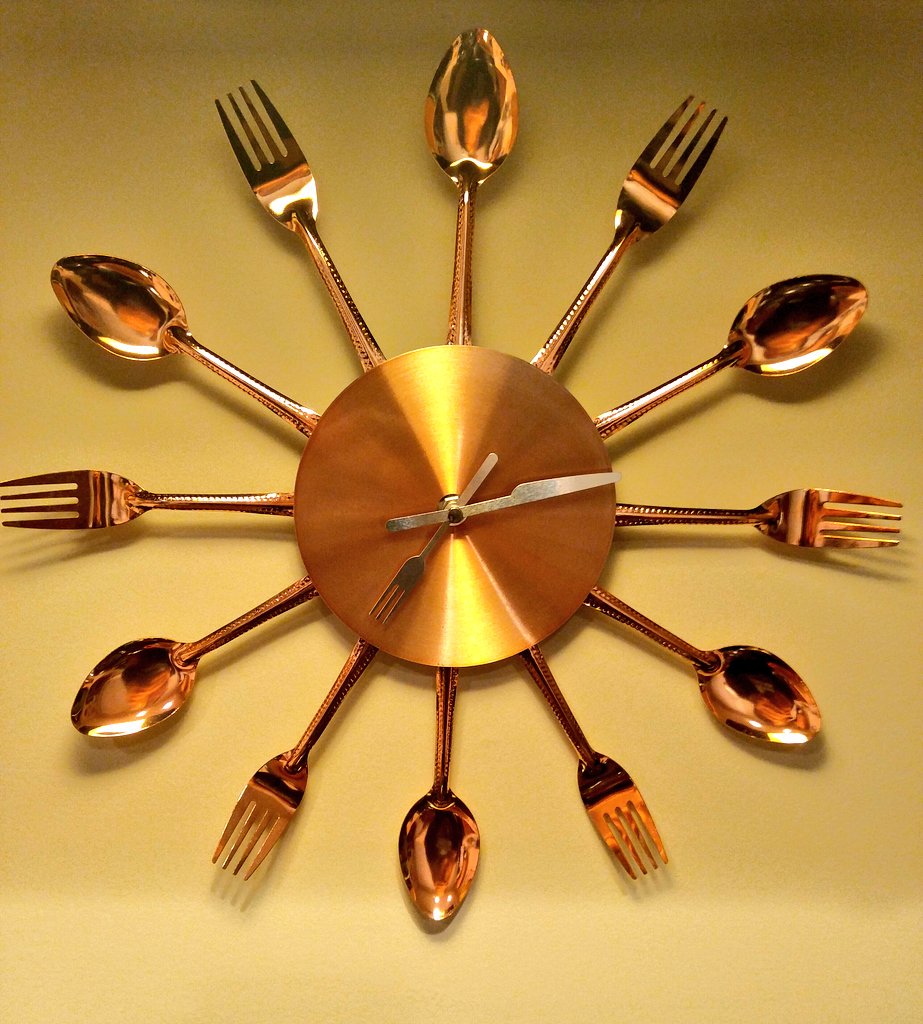 Lizzy_Lifts's tweet image. I might be a little obsessed with my new #copperclock from @HomeGoods #HomeGoods #copper #clocks #kitchen #wallart #culinary 🍴🍴