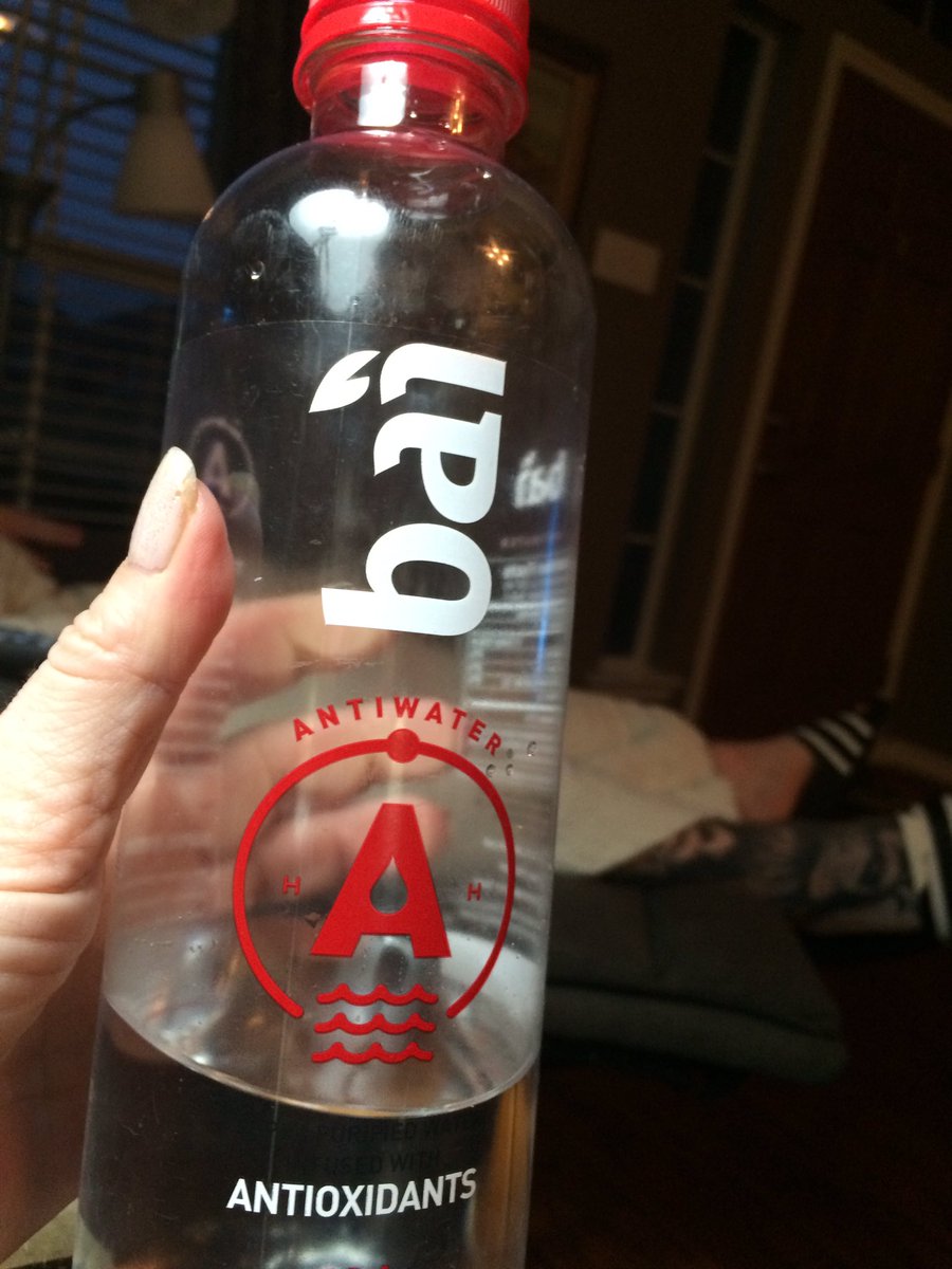 FlagDayKnitter's tweet photo. And we have a new #1 #SuperBowlCommercials @drinkbai https://t.co/VD03mfDVsS