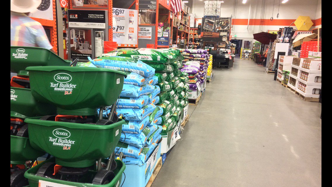 miranda_mike91's tweet photo. It's beginning to look alot like Spring at 563! Thanks to my team for all the hard work! @IblasBlas @homedepot0563 @LennyGaspari @pgamble35 https://t.co/nyf5l3tzNQ