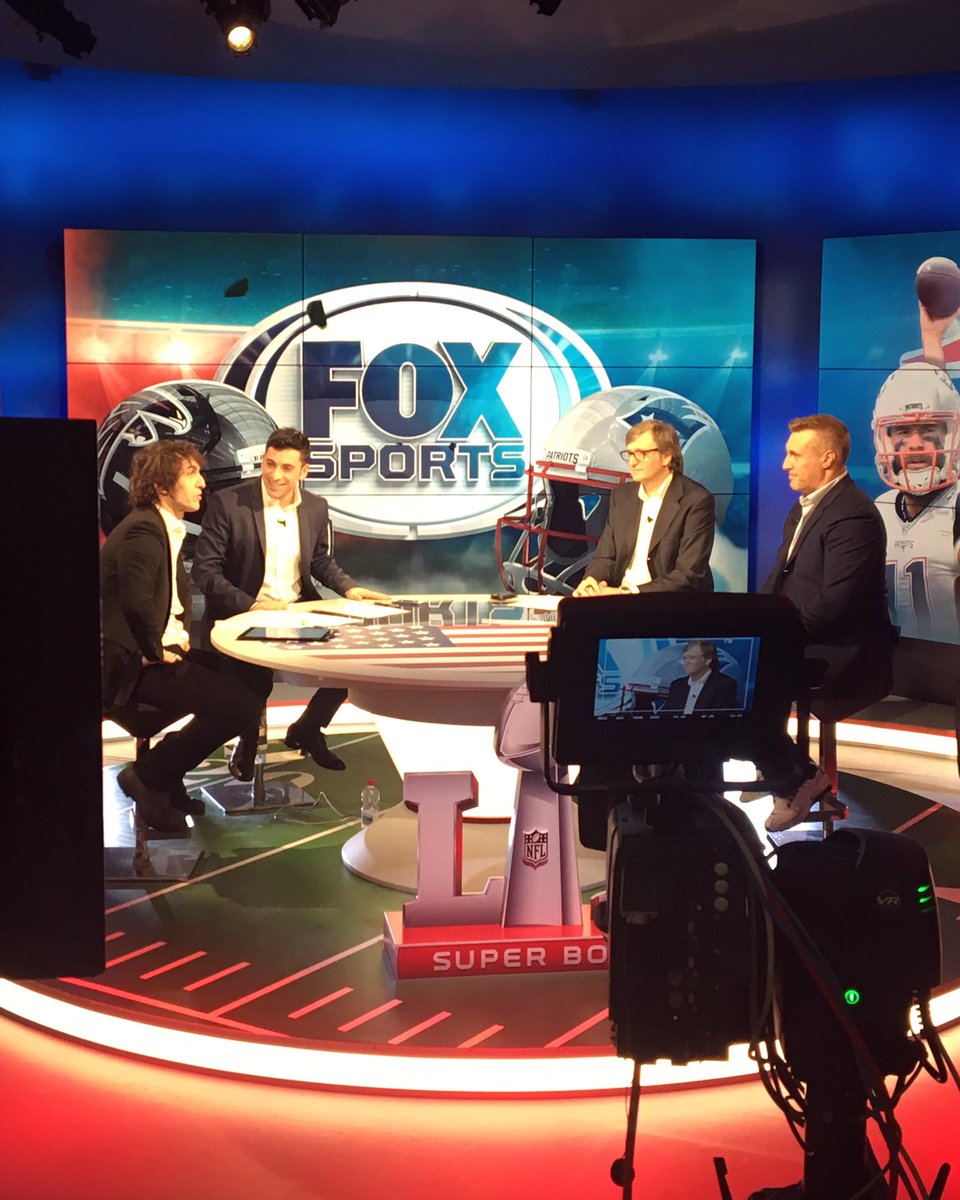 Randazza's tweet photo. Se io lavoro tutta la notte, voi dovete guardarlo!It's Super Bowl night guys 🏈 #SB51 #NFLFoxItalia #SuperBowl51 #FoxSportsItalia #IloveFox https://t.co/fy10qR3kRU