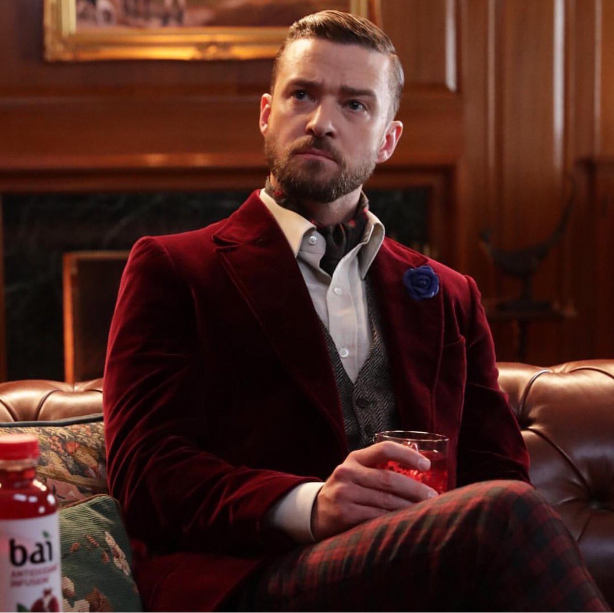 Enjoying the #Superbowl w/ a dapper <a href="/jtimberlake/">Justin Timberlake</a>, rocking our Blue Topcoat Flower. Get yours - hookandalbert.com/group-topcoat-…
#fashion <a href="/drinkbai/">Bai</a>