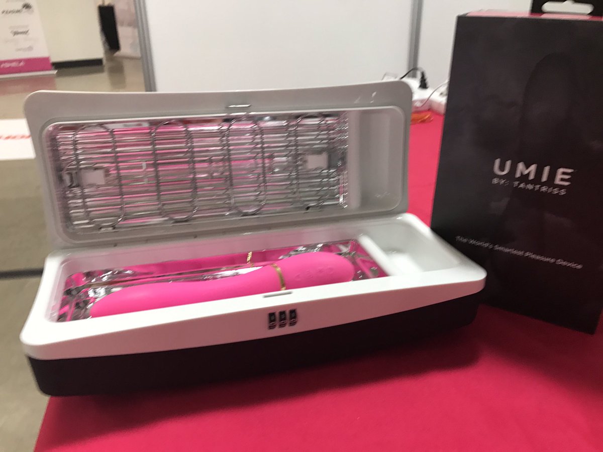 uveeclean's tweet photo. Look at the gorgeous Umie by @umiebytantriss - this baby has all the bells &amp; whistles... and it warms up! Seriously. #shela https://t.co/cUSWyTmfS0