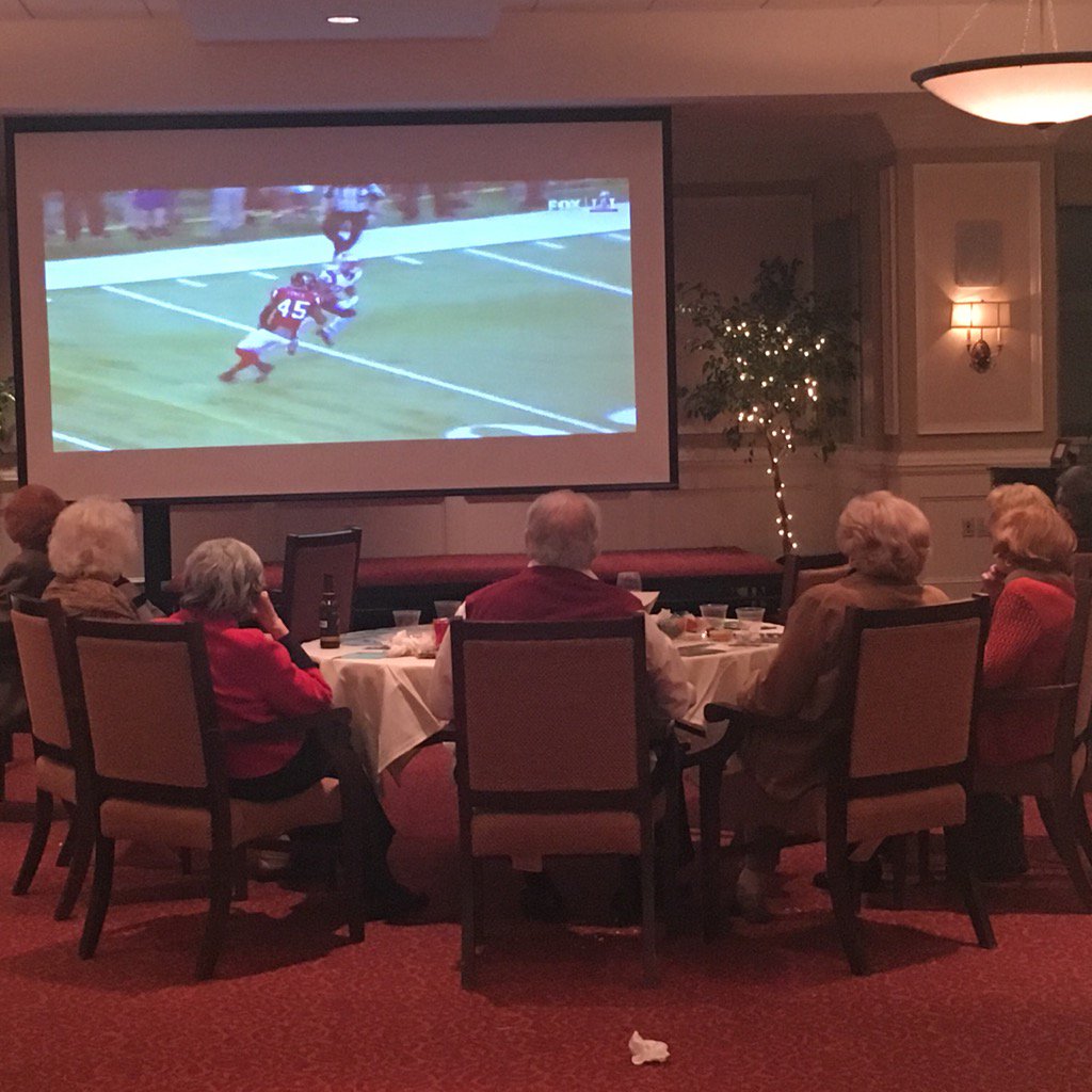 Fefann's tweet photo. Enriching lives #SB51 @TrezevantManor @RealChefJ https://t.co/nMyd6qpvgK