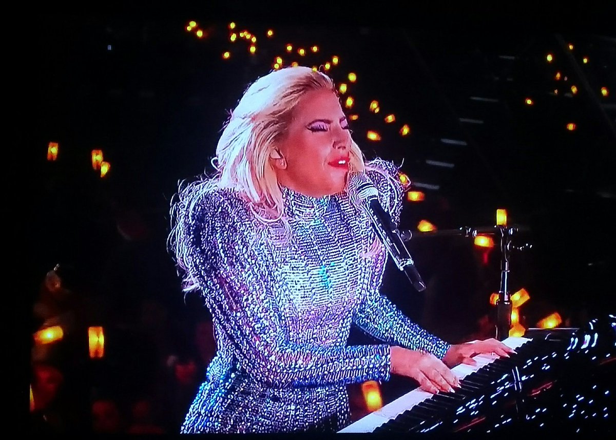 mCj216's tweet photo. Lady Gaga #ShowHalftime #SuperBowl https://t.co/y48uw418C5