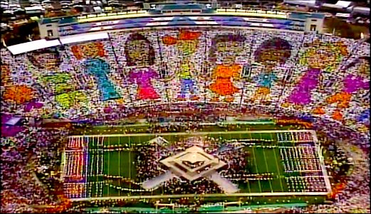 l4vienrose's tweet photo. espectacular gaga, pero jamás ninguno va a poder superar este show, ni en milquinientos años. #michaeljackson #superbowl https://t.co/j1ysOMZRZ1