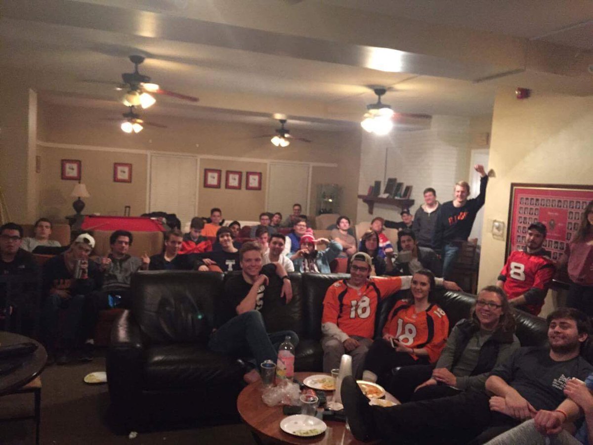 ThetaChi_UIUC's tweet photo. Rho Chapter is ready for Super Bowl Sunday!! https://t.co/eznS6OogIa