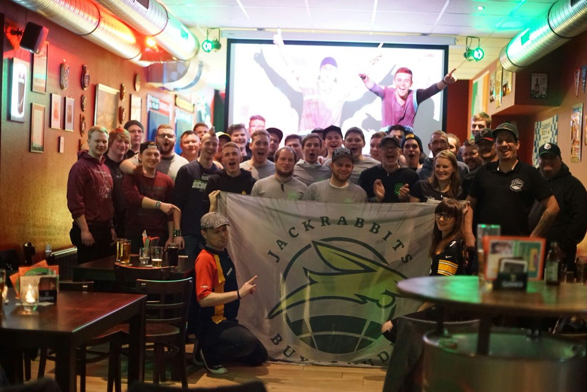 Julor2's tweet image. @Icke41 Teamparty bei den Jackrabbits Buxtehude #gojaxx #ranNFLsuechtig #ranSB51 #SuperBowl