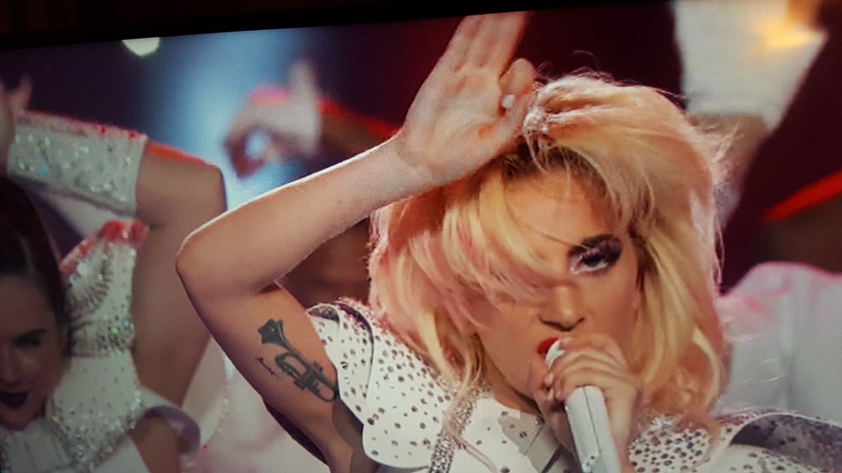 WildWildWestSea's tweet image. #Superbowl #LadyGaga just rocked the halftime show!! #littlemonsters