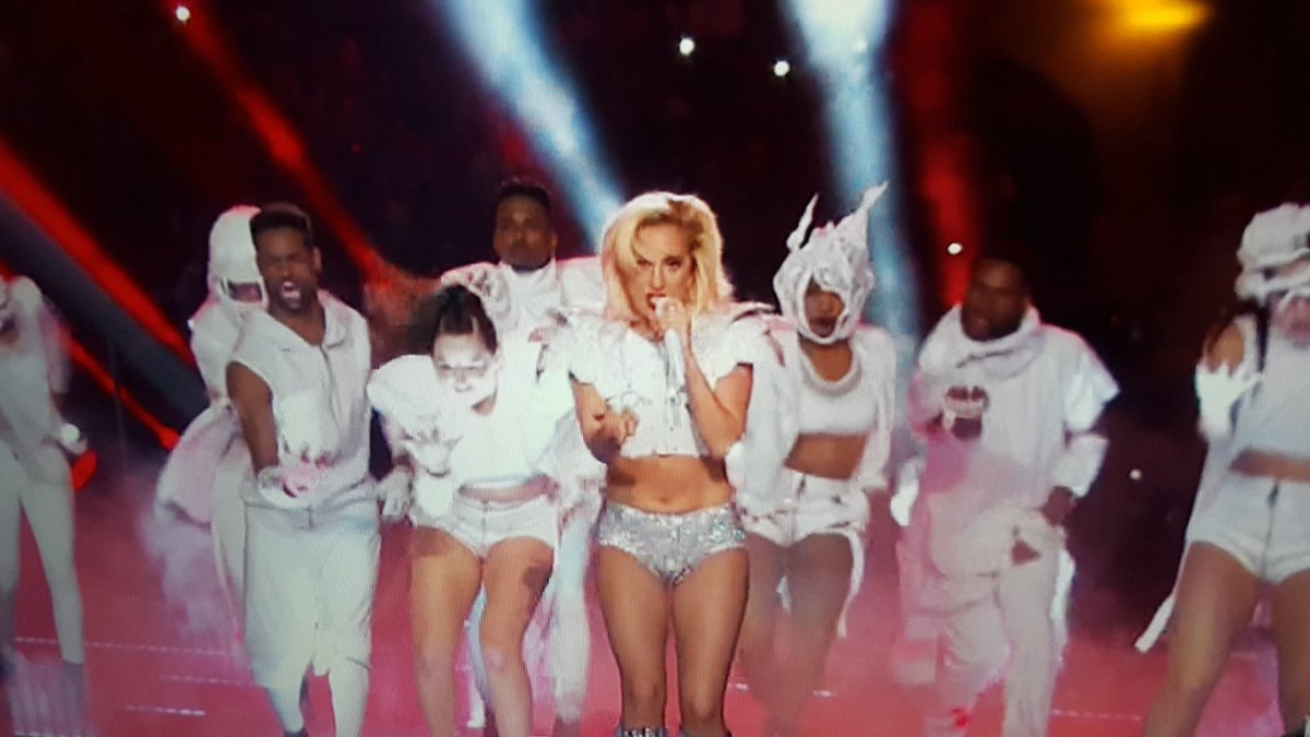 WildWildWestSea's tweet image. #Superbowl #LadyGaga just rocked the halftime show!! #littlemonsters