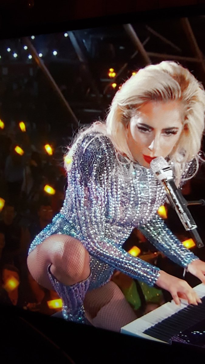 WildWildWestSea's tweet image. #Superbowl #LadyGaga just rocked the halftime show!! #littlemonsters