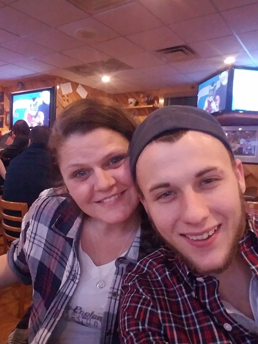 WkScavengeKing's tweet photo. Super Bowl Sunday! PATS need a big drive. #BradyComeback. With my bean @rhonda_d13  #RoostersDinner https://t.co/A2tyIb2gv8