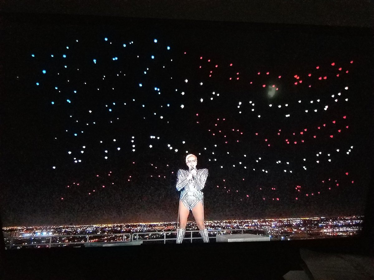 LivvyLevyLover's tweet photo. The drones making the flag. #NeedaDrone https://t.co/4YYeWUhNfv