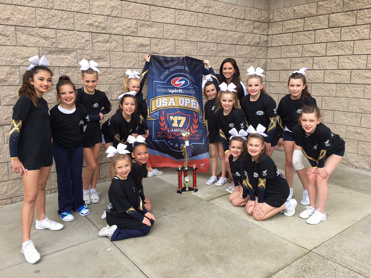 _ValleyCheer's tweet image. Our #GlamGirls got a 1st place today! #valleycheer is proud of you! @_JShine_ @USAallstarChamp