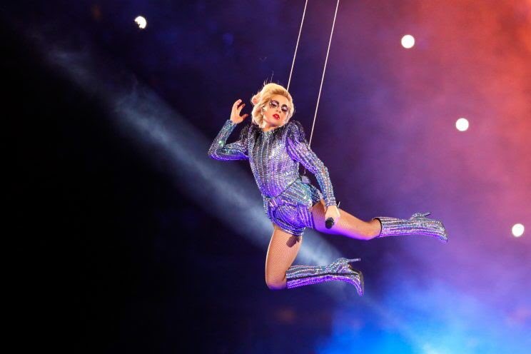 millymobbybrown's tweet photo. who wore it best #PepsiHalftime https://t.co/WVS1n107Da