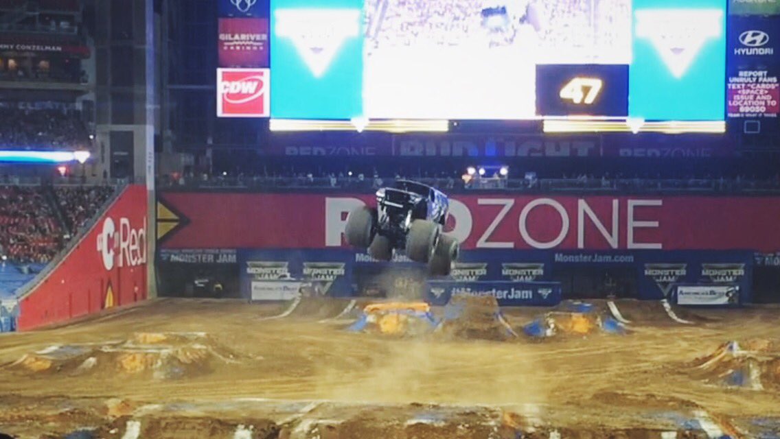 MelanieHatch's tweet photo. MONSTER JAM🤘🏽was one heck of a show https://t.co/RS4q0ydZMh