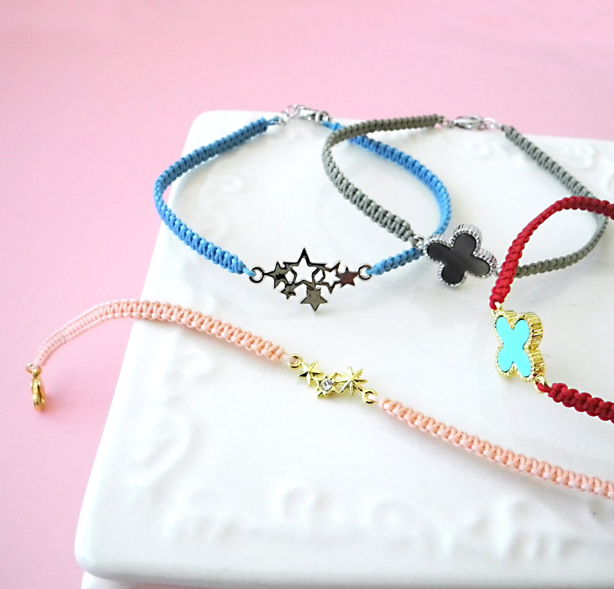 パーツクラブ Sur Twitter 簡単 シンプルコードブレスレット 初心者の方でも簡単に出来る 平編みのコードブレスレット フラットな編み目なので重ね付けもおすすめですよ お好きなカラーのコードとパーツの組み合わせをお楽しみください 平