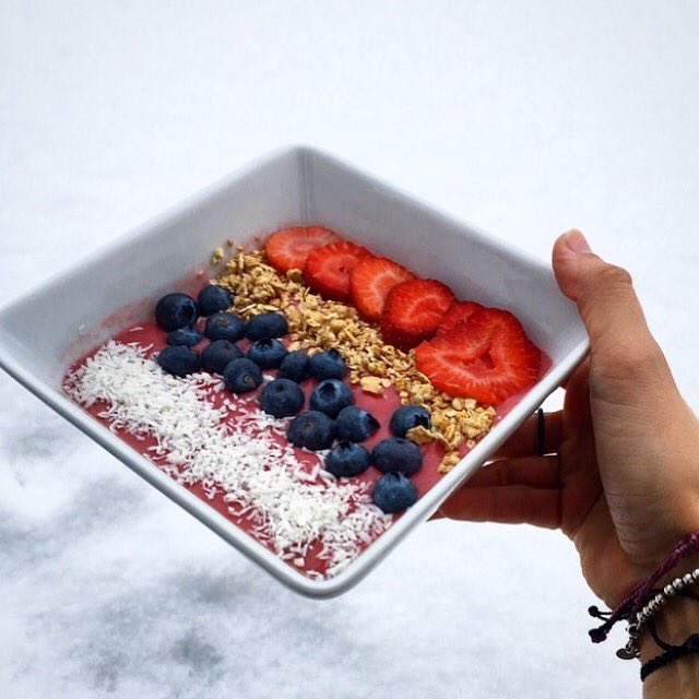 moodmatters's tweet photo. Winter Wellness Bowl @vancity_hype @vegan @WIwellness @smoothiebowlorg @fitssmotiv @kayla_itsines @MatizWellness 

https://t.co/FCfgpjVcSa https://t.co/VHD73yASQh
