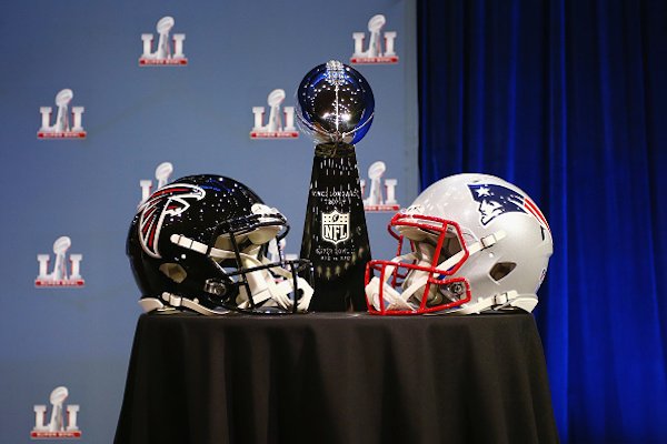 mental_floss's tweet image. As if the Lombardi Trophy weren’t enough, players on the Super Bowl’s winning team each earn a $97,000 bonus. (The losers pocket $49,000).