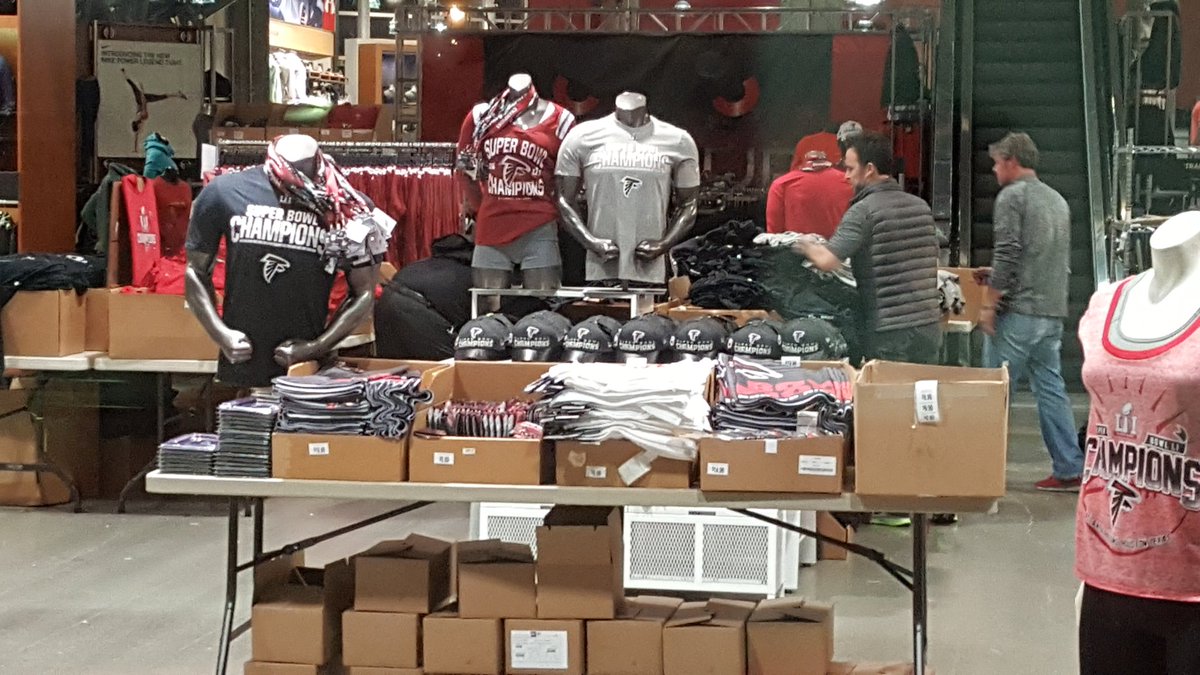 dougevansfox5's tweet photo. Dick's Sporting Goods in Buckhead getting the Super Bowl Champion shirts ready. Doors open after the game. #SuperBowl #falconsonfox5 https://t.co/OLNQVHhbyl