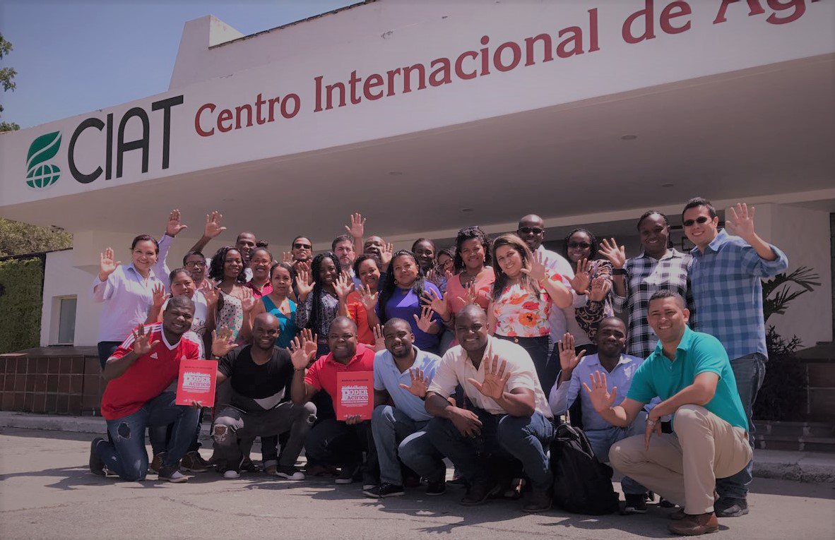Lignna's tweet photo. Escuela de Economía PODER PACIFICO #EconomíaPoderPacífico
Modulo I "La Economía de la Vida" #Economiadelpacifico #poderpacifico
#EEPP https://t.co/0QkVFomxRq
