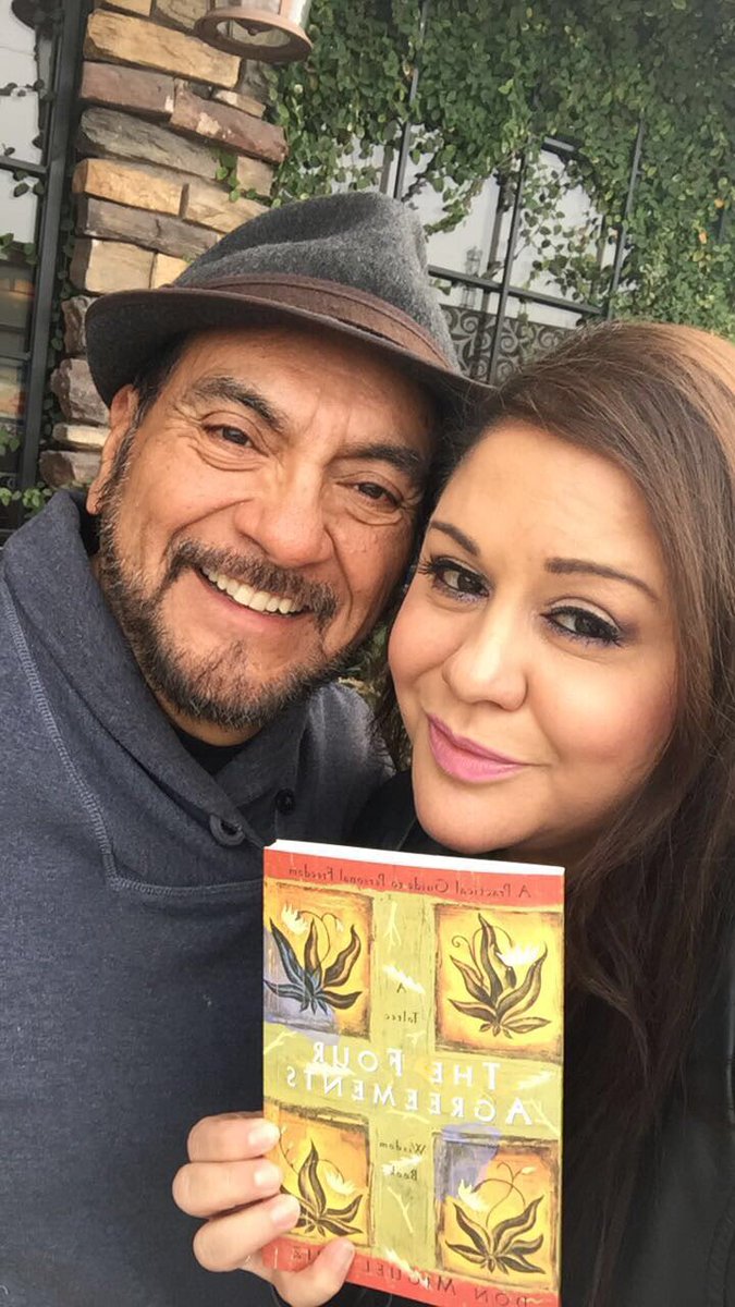 GlamSquadShop's tweet photo. What an amazing day with thee Mr.  #DonMiguelRuiz #thefouragreements #bestseller #toltec #Wisdom #voiceofknowledge #mexicanshavinglunch https://t.co/GI3WkBqeli