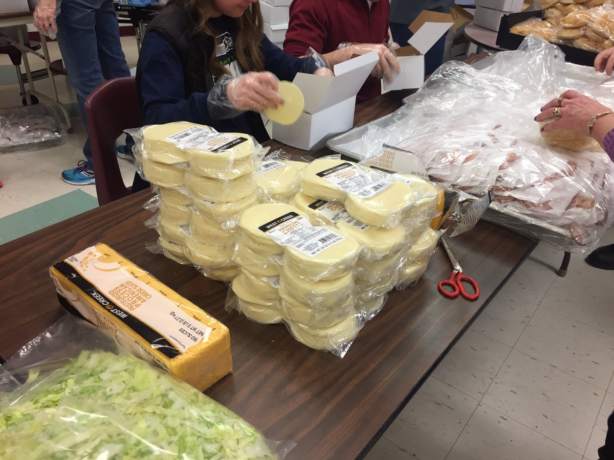 KWQC_Bethany's tweet photo. Clinton High #orchestra spends the day packing meals to deliver in the community, find out why at 10! @kwqcnews #SubsForSuperBowl https://t.co/OB2UG3F5Al