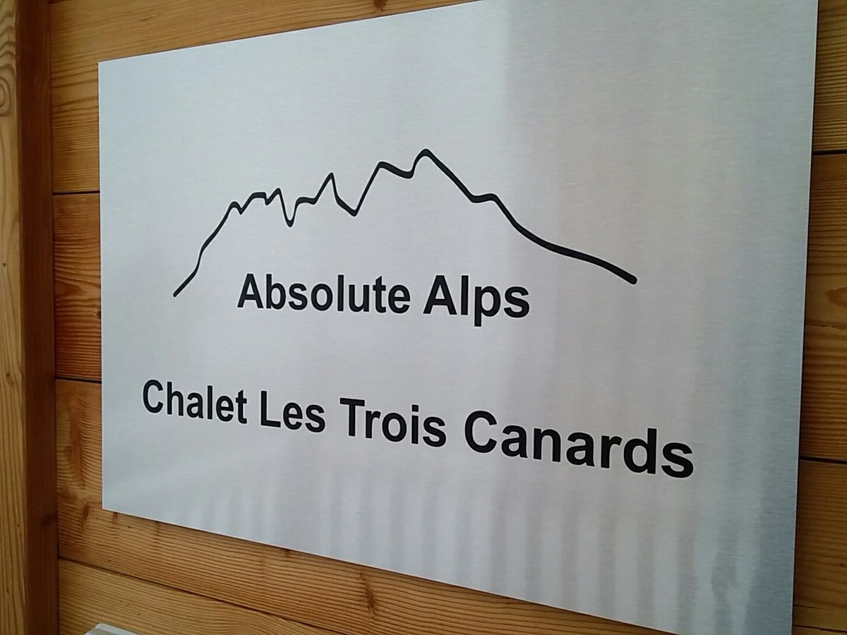 Absolute_Alps's tweet image. Finally another snowfall. Over a foot at the chalet last night, upto one metre up the mountain over the last few days. 😁