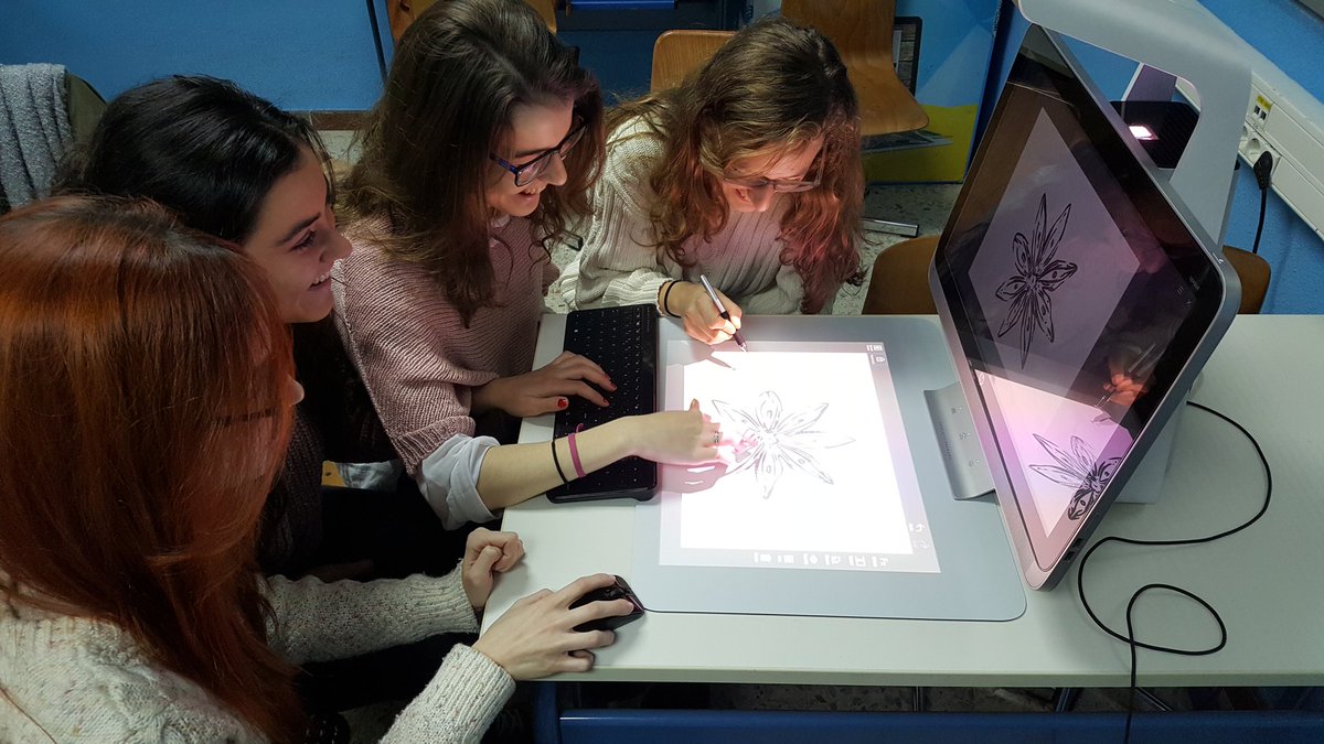 lauraluna1391's tweet photo. #TIClasalle comenzamos el lunes con #hpsprout @iris91097 @nataliaryss @claudia5sanz "cero frustraciones"💪 https://t.co/UT0pRdCSnG
