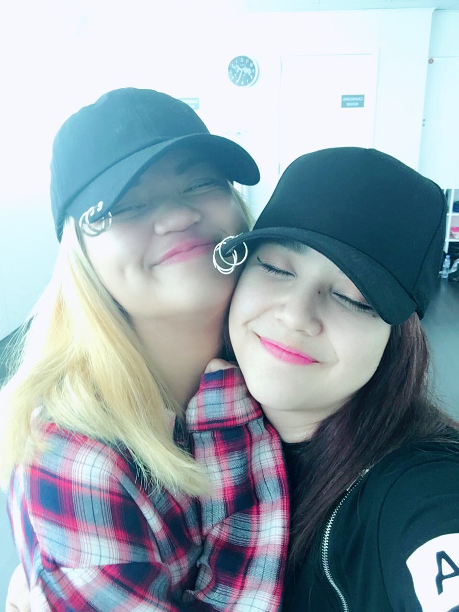 EOSDanceCrew's tweet photo. Happy birthday honey maknae 😘😘😘😘 사랑해용~~ -Reez https://t.co/zeJqbK4k62