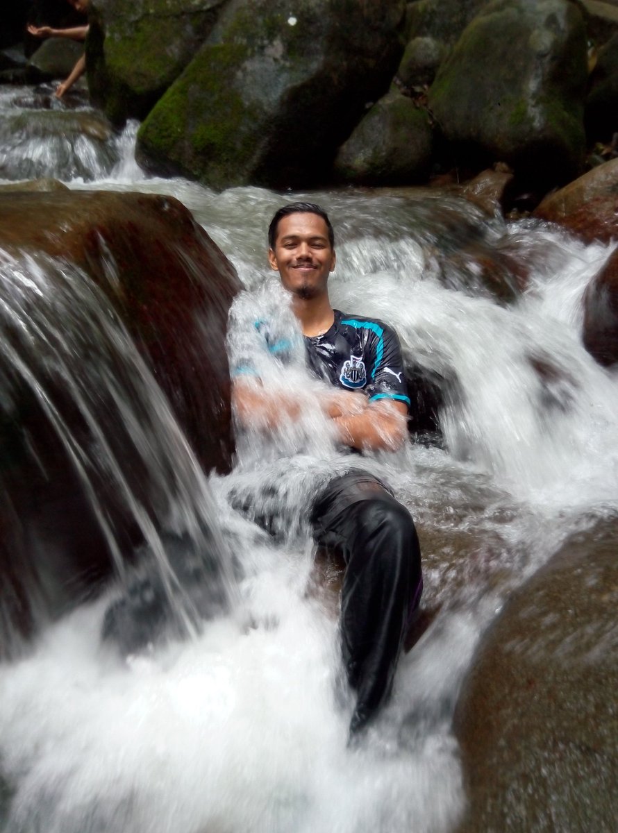 AimanTheMagpies's tweet photo. Nuang menuang.
#18jam #kakikukaku https://t.co/KLP539L0n8