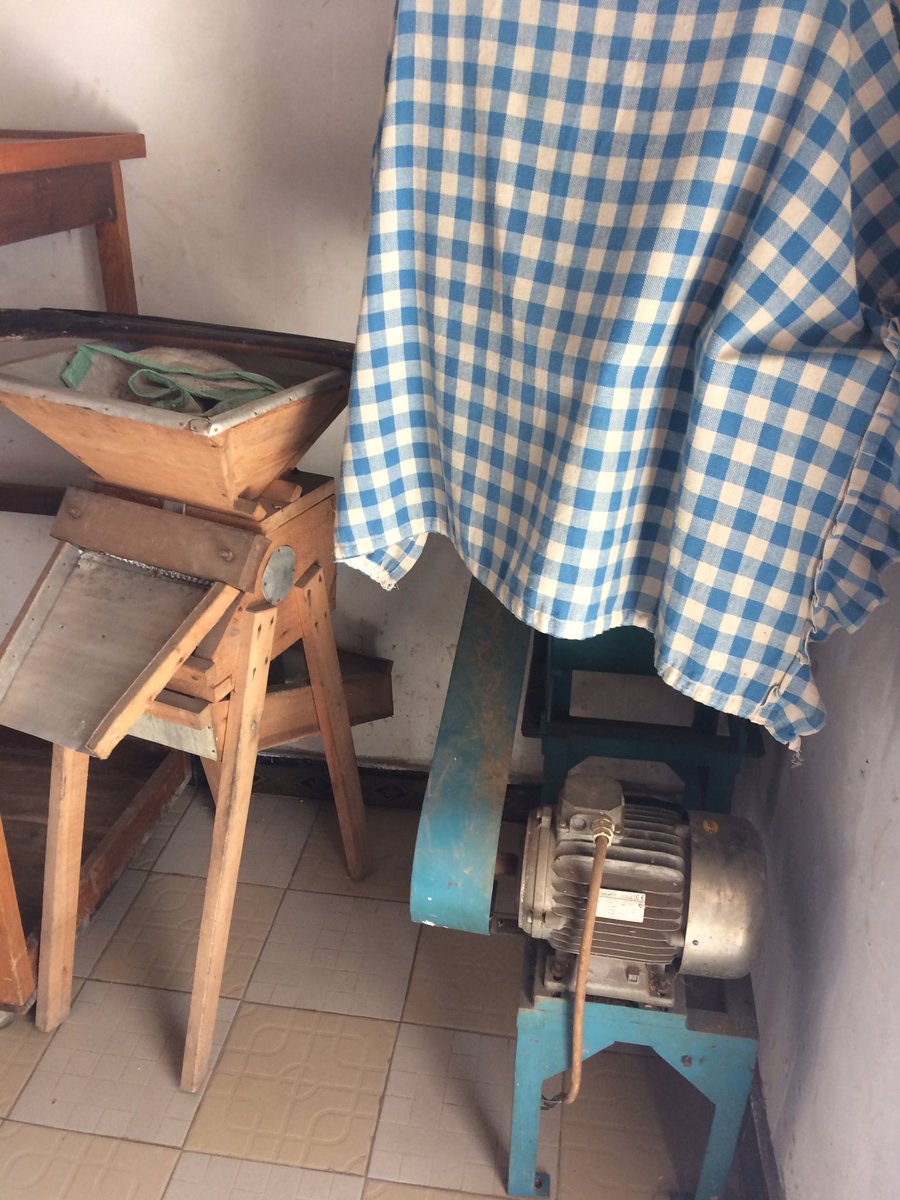reclaimfarm's tweet photo. Great initiative by a local health advocate in #turiani . Roasting & grinding maize, peanuts & beans for kids porridge #wholeprotein #tasty https://t.co/utk4RRAxOG