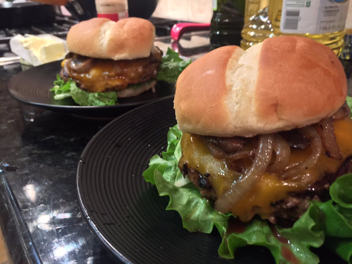 FarmerDanMaine's tweet photo. Nice looking #heartstonefarm  #burgers https://t.co/IOPj2YV55w
