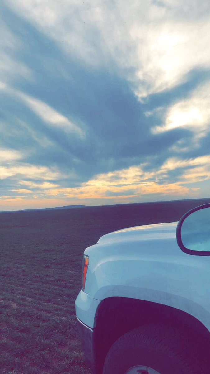 tylerlonggg's tweet photo. I love days like this #fixinfence #work #farm #gmc #oklahoma https://t.co/FcK6WYes1q