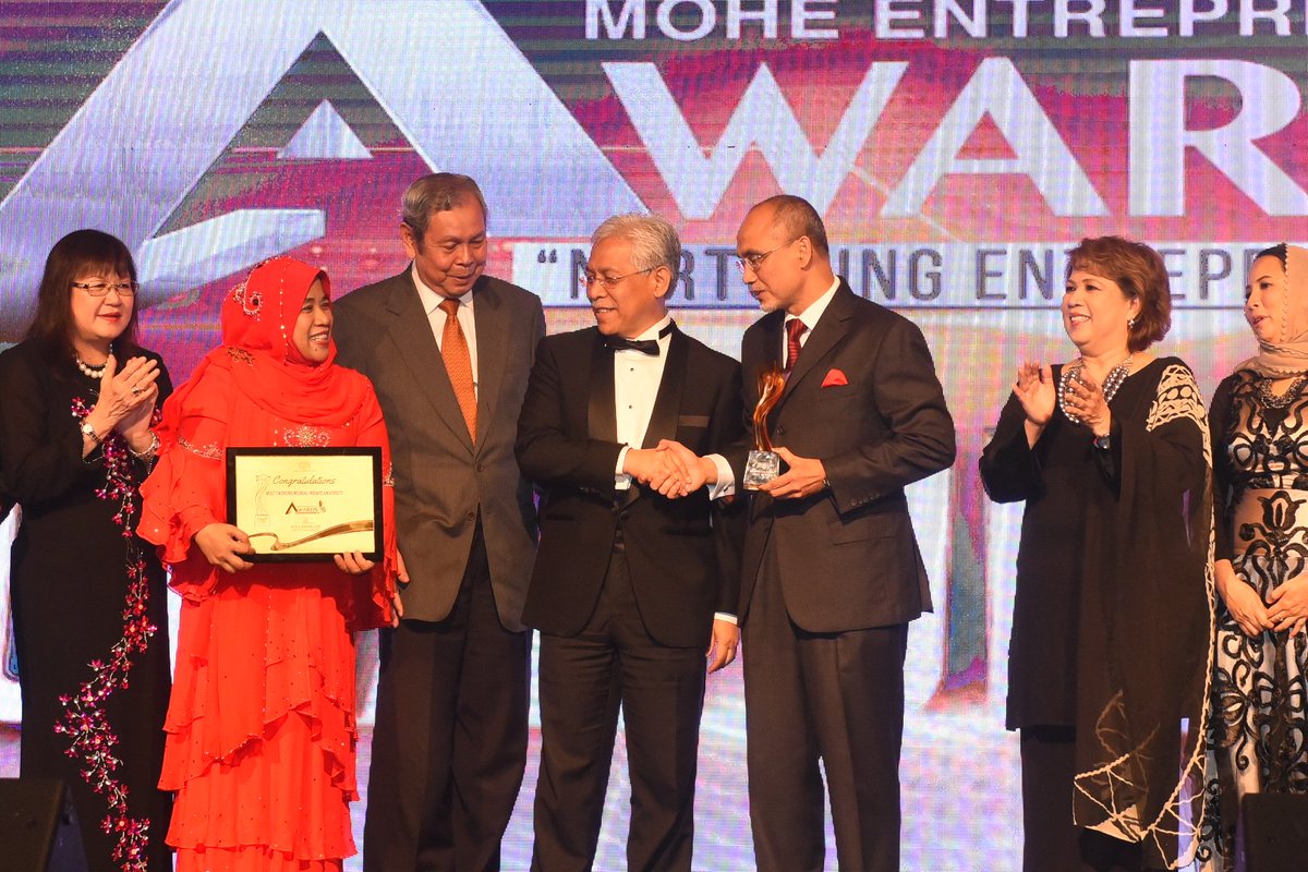 MSUmalaysia's tweet photo. NEWS | #MEA2016
MOHE Entrepreneurial Award 2016
Most Entrepreneurial Private University
https://t.co/1c7PrJCKDp https://t.co/LvJNJH7Q6x
