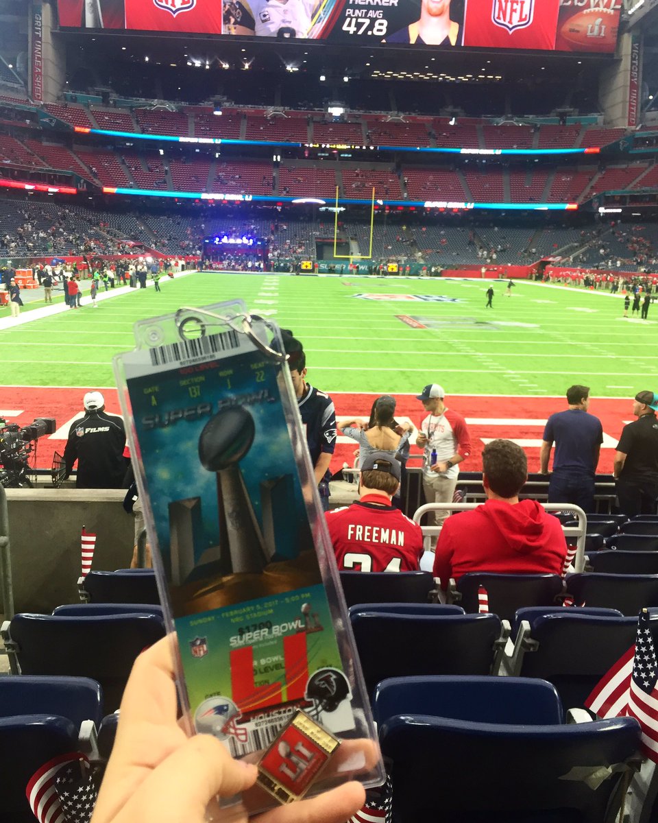 alexxaalovee's tweet photo. Experience of a lifetime ππ #SB51HTX https://t.co/mqLfqP4NvH