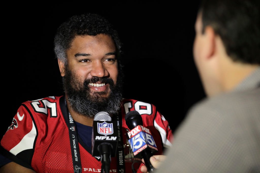 PFF's tweet photo. Chris Chester was the only Falcons offensive lineman to not allow a QB pressure tonight. #SuperBowl https://t.co/7FFUJWVk2W