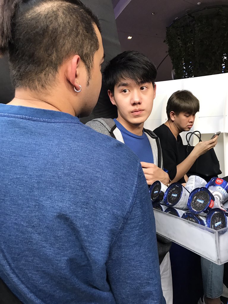 JPisReal_JP's tweet photo. มองกระจกอาจจะเห็นเงา แต่ถ้ามองตาเราจะเห็นเธออ ฮริ้ววว มอนิ่งงงงลูกเรือทุกคนน @Petchpigz @JaneJanewit #JPisReal #JPonly https://t.co/pocHZ25nP4
