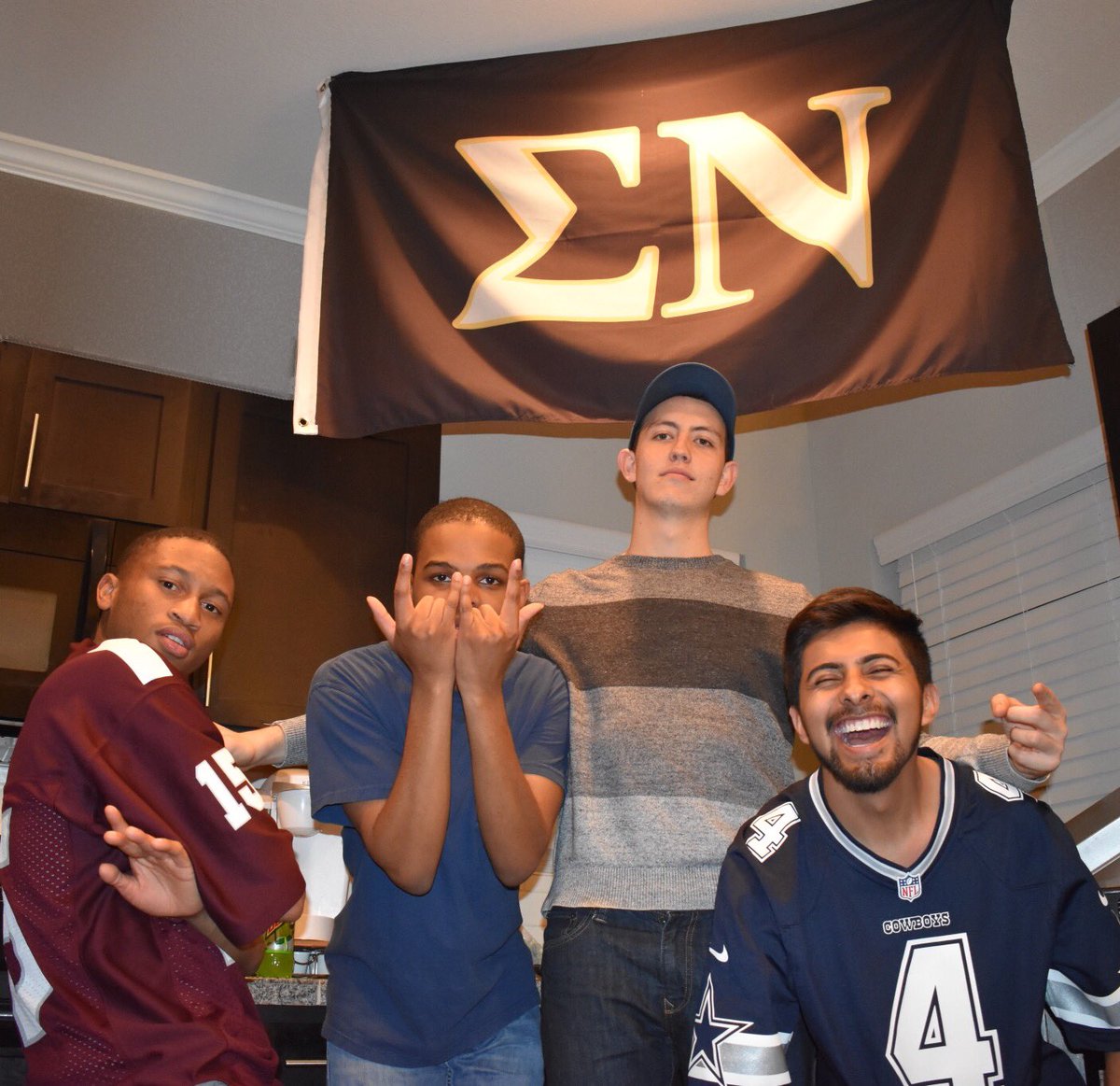 EN_MSSTATE's tweet image. A few of our brothers enjoyed bonding and watching #SuperbowlLI together, regardless of which side they were on. #LHT
