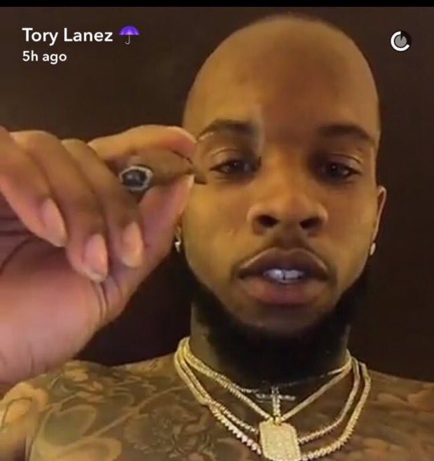 DaiIyRaps's tweet photo. Someone give back Tory Lanez his hat back 💀😂 https://t.co/yH5DysV5pr