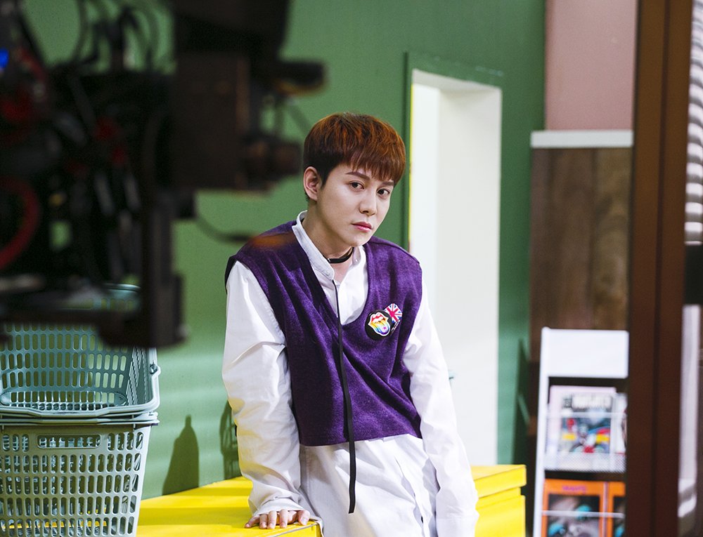Vliveofficial's tweet photo. 안녕? BBC♥10개월 만에 돌아온 완전체 #블락비 #BlockB 신곡 #YESTERDAY M/V 촬영장을 소개해! 이렇게 다같이 뮤비 촬영하니 을마나 좋게요 ❤(◕‿◕✿)▶https://t.co/274UTT8ab6 https://t.co/OeWCFXYYLM