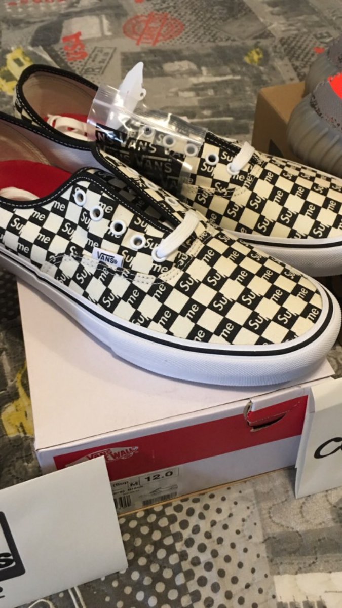 ShoeLorddd's tweet photo. Supreme vans size 12 $500 ds #supreme #supremevans #checkerboardsupreme https://t.co/2dfdl2cb17
