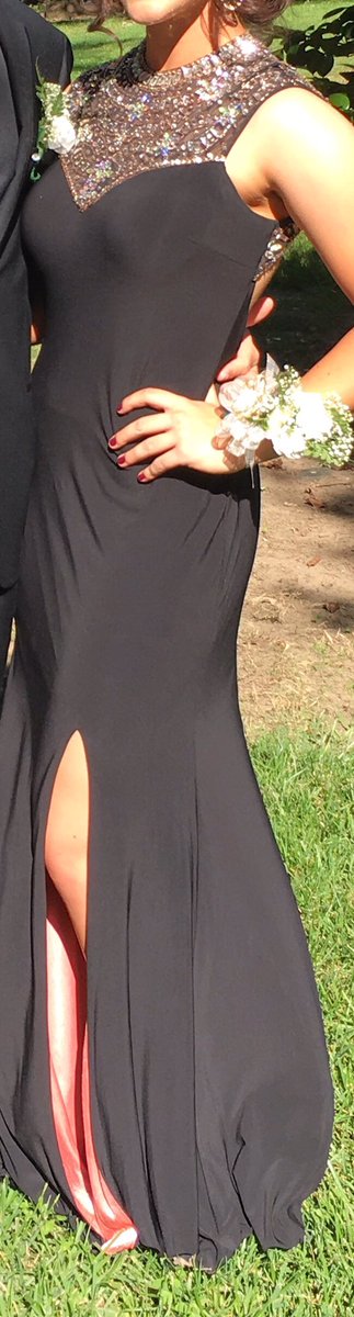brookie___booo's tweet image. Selling my prom dress! DM me if interested.👍🏼