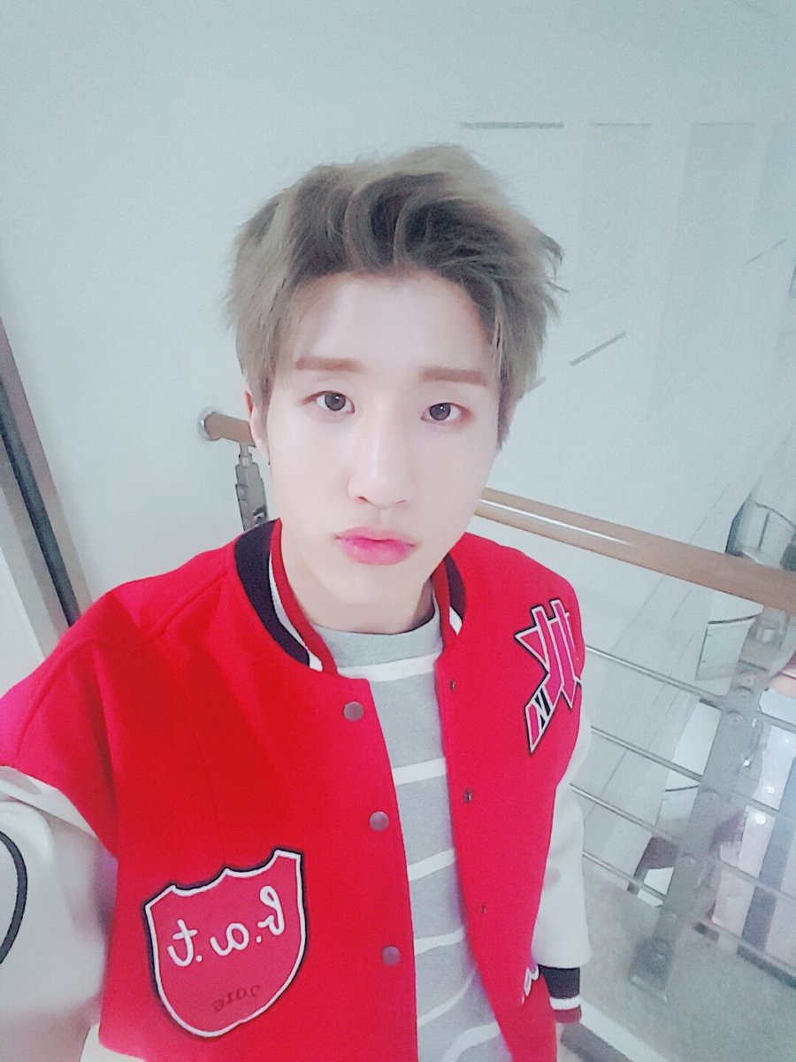 offclASTRO's tweet photo. 아로하 애기덜~ ♡
오늘도 기분좋은 하루 보내시길♡ㅎㅎ
사랑행~♡
#아스트로 #진진 #기분이 #조으다 #헤헷 https://t.co/382obgV91s