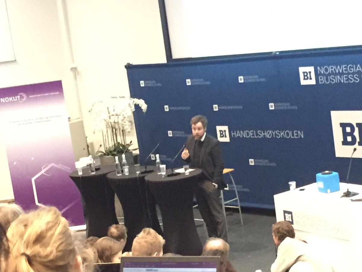 AnnKHCalisch's tweet photo. Kunnskapsministeren vil nå satse mer på gode forelesere, ikke bare på gode forskere #studiebarometeret på #bioslo https://t.co/5oWjiHTY5m