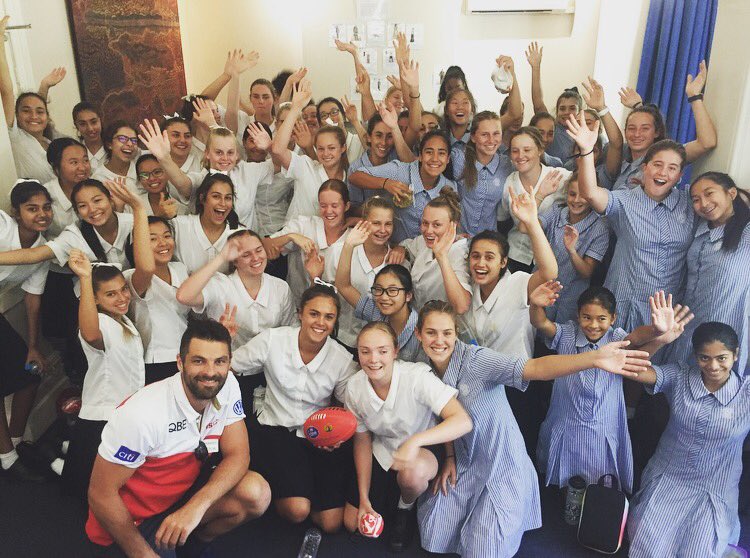 AFLsydill's tweet photo. Heath Grundy chats with Meriden school leadership and elite sports program girls @MeridenTennis @sydneyswans @aflnswact  #aflcommunitycamp https://t.co/rTLV280Bsr