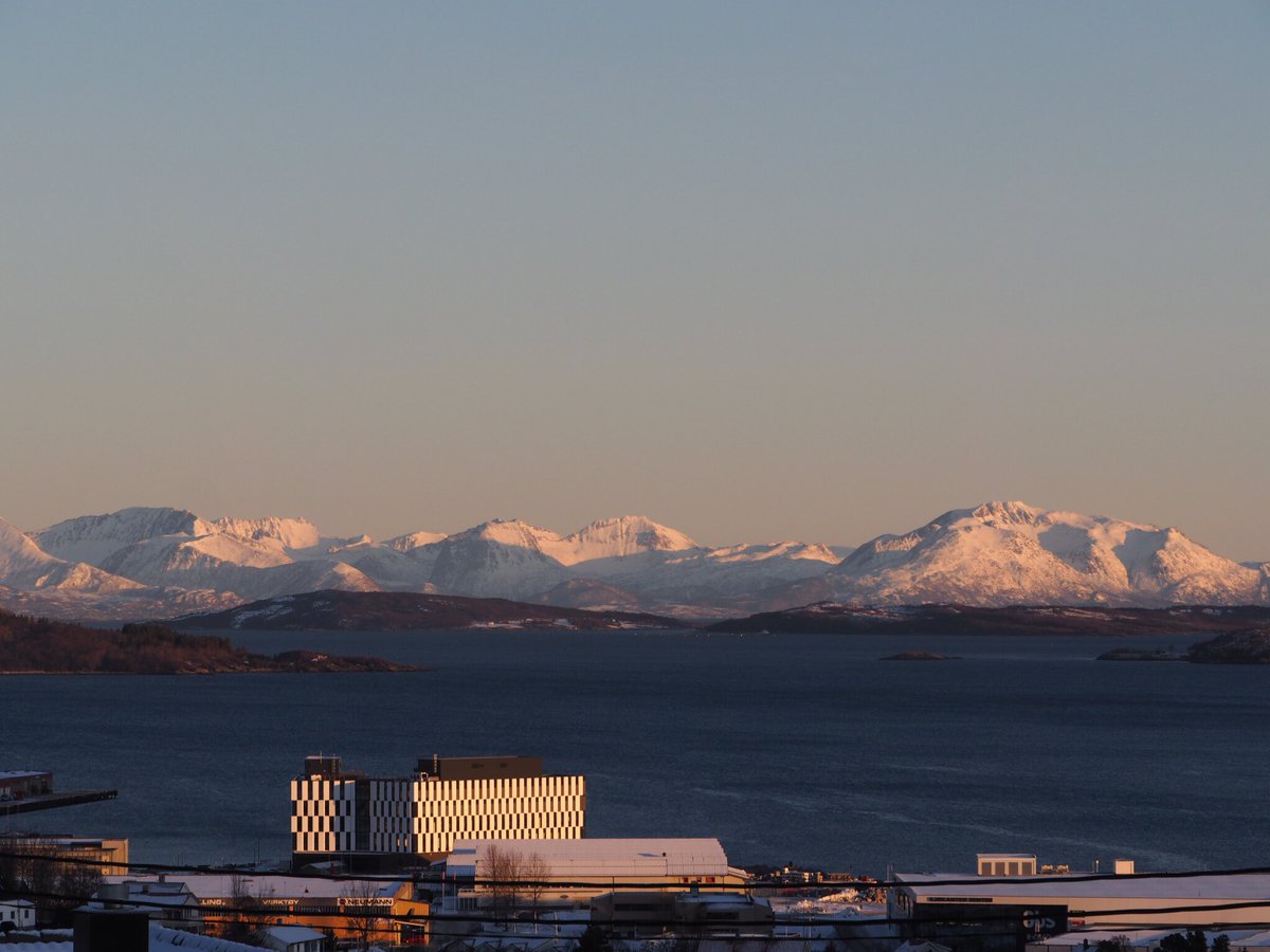 Nyter utsikten og en god kopp kaffe en mandagsmorgen :) Den første i nytt #Statoil bygg i #Harstad. (Bilde fra verandaen i går)