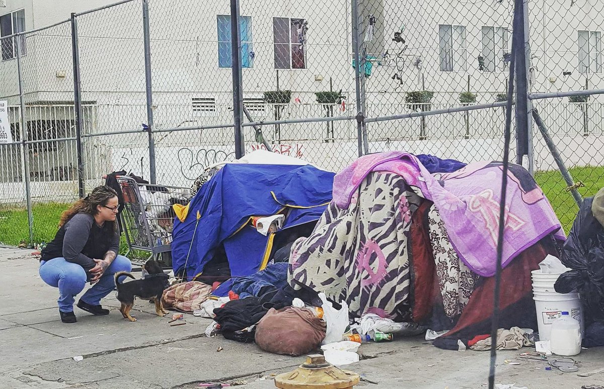 LAonCloud9's tweet photo. "Give without expecting and you will live without regret" Claudia Perez #LAonCloud9 #homelessness #losangeles #LAC9 https://t.co/x6sFlZB7LZ