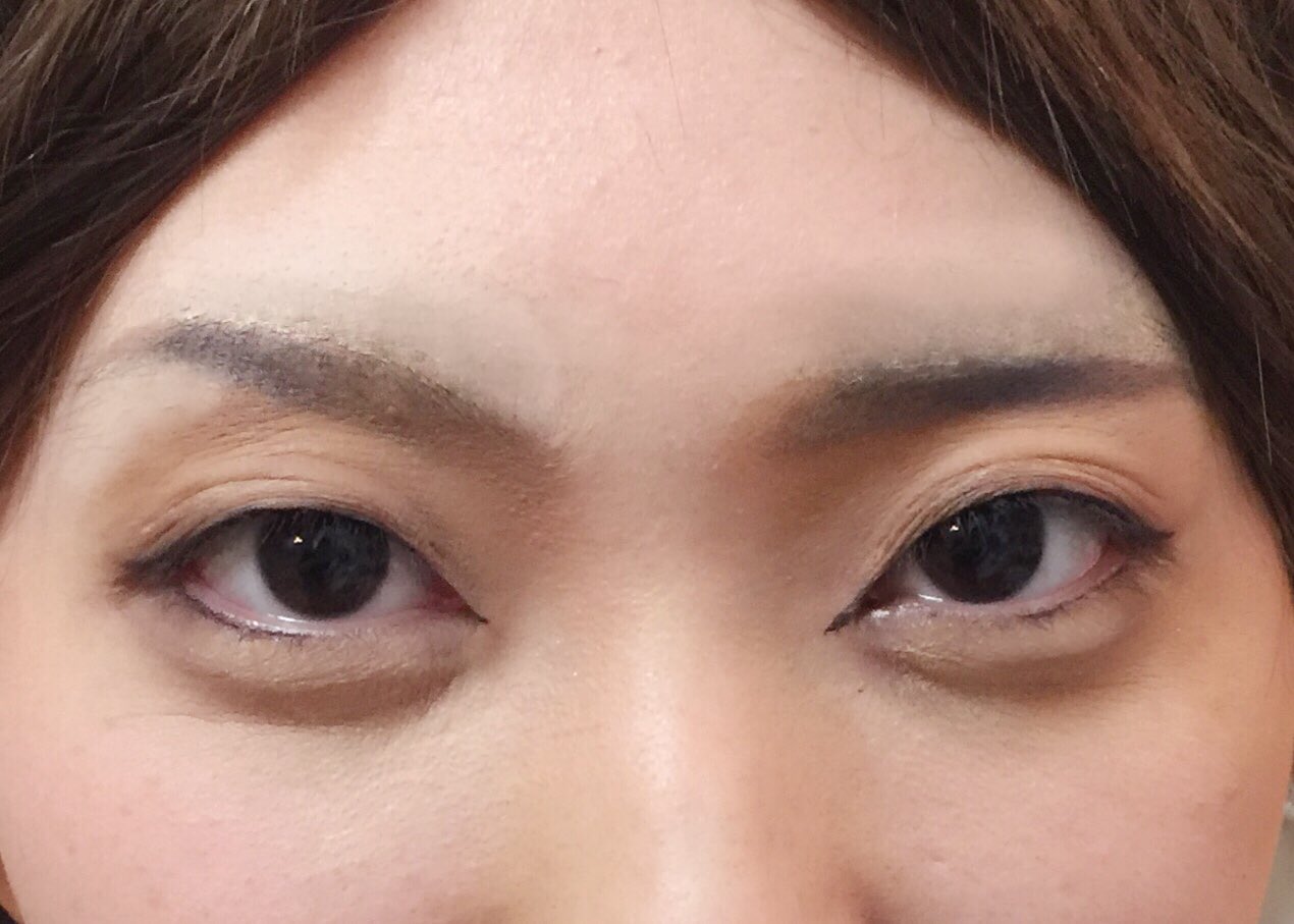 Nao コスプレメイク Twitter પર コスプレメイク シツヨリリョウさん Shitsuyori 左右で違うキャラクターのメイクをしました むかって右側はストレート眉 二重の幅広 猫目 左側はややツリ眉 タレ目 猫目 アイメイクは薄めで ブラウンのアイシャドウで