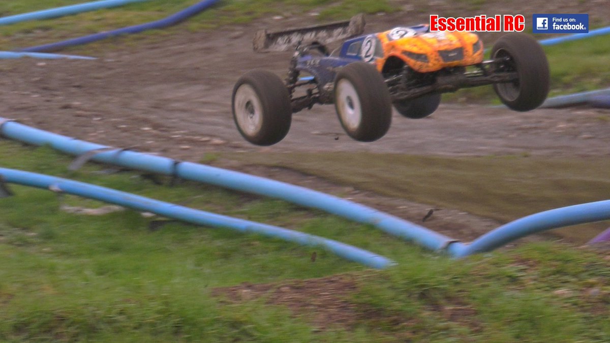 Essential_RC's tweet image. Great time at Clanfield RC Club yesterday watching BUG truggies catch BIG air #rccars #truggy #clanfield